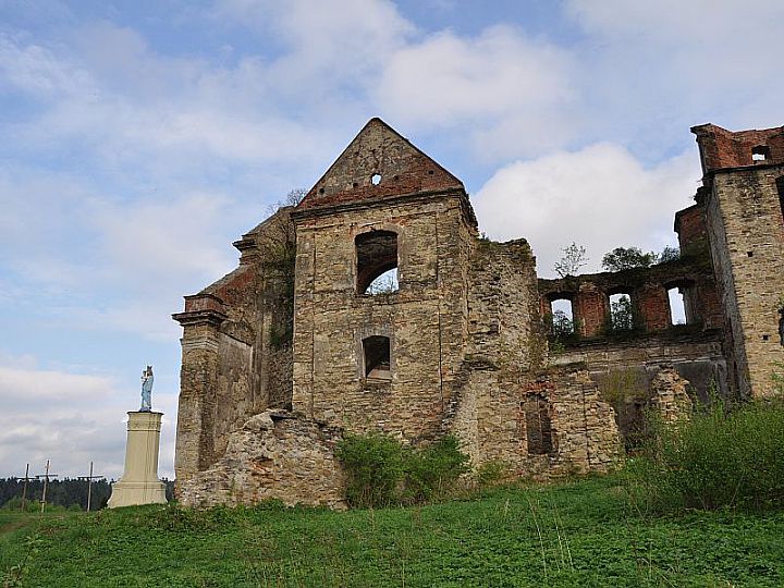 Klasztor Karmelitów Bosych w Zagórzu Wirtualny przewodnik turystyczny