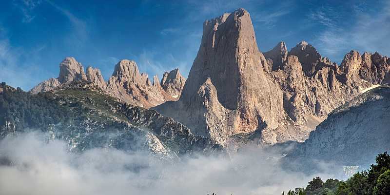 Picos de Europa - Naranjo de Bulnes