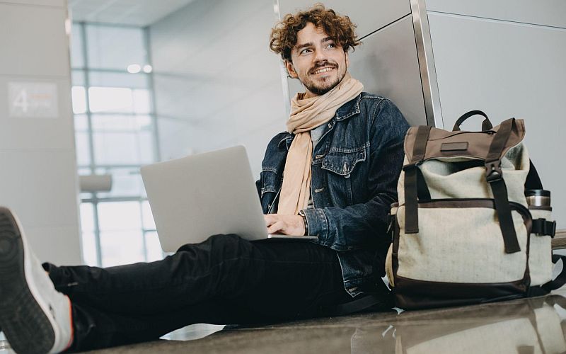 Praca sezonowa. Jak utrzymać kontakt z bliskimi wyjeżdżając za granicę