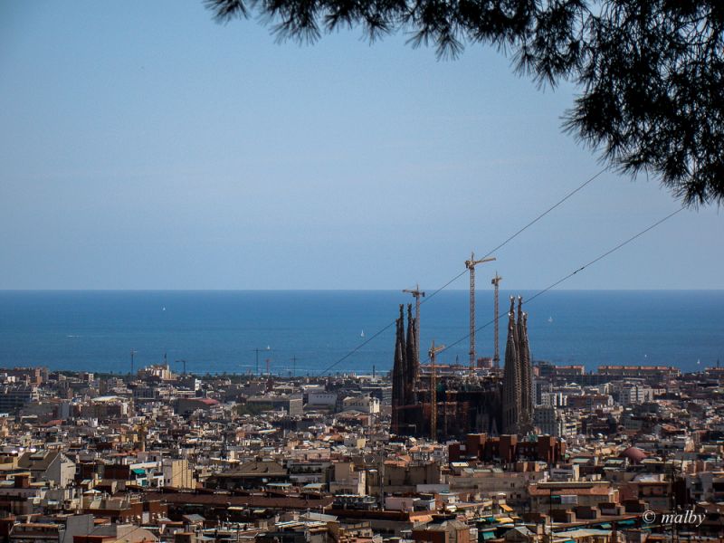 Panorama na miasto i katedrę Sagrada Familia