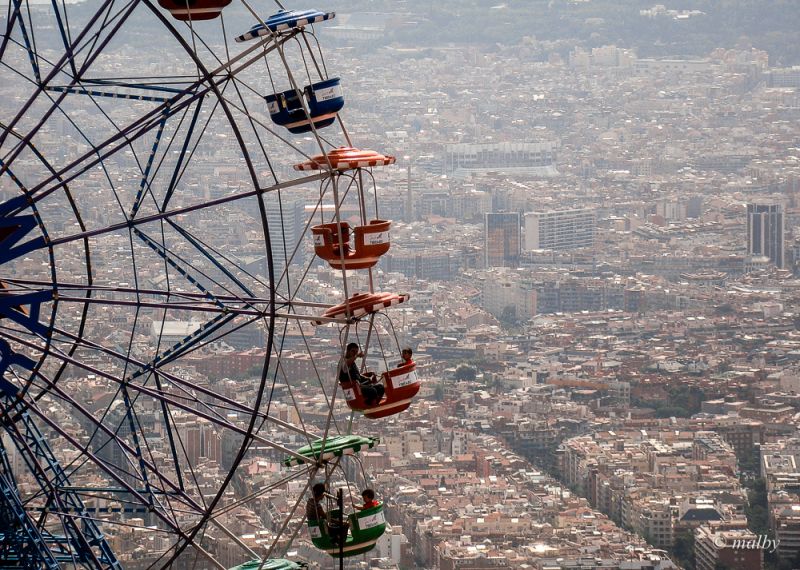 Panorama miasta ze wzgórza Tibidabo