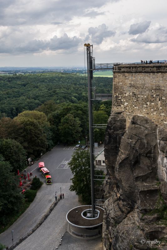 Rusztowanie zewnętrznej windy 