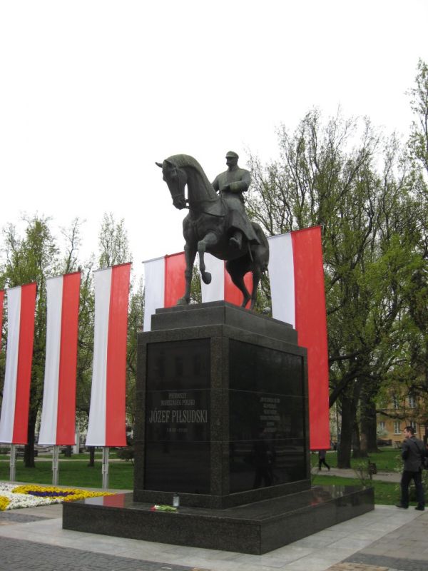 pl. Litewski - Pomnik J. Piłsudskiego
