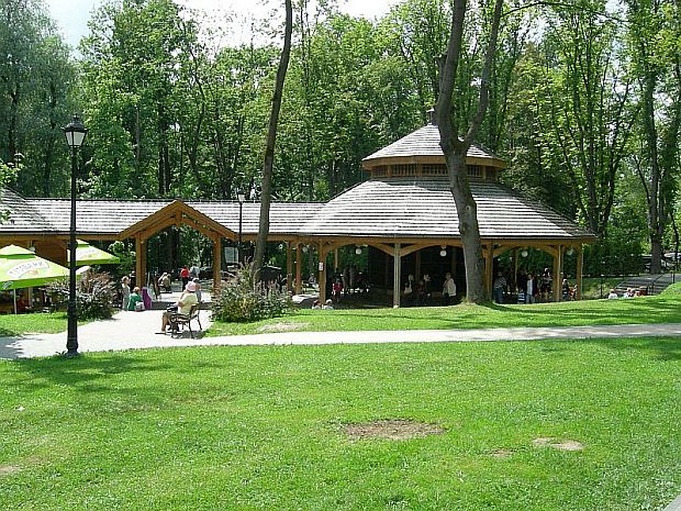 Park Zdrojowy - Tężnia Solankowa i Pijalnia Wód Mineralnych