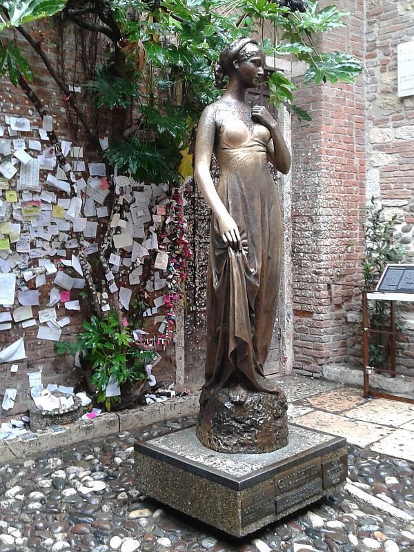 Posąg Julii