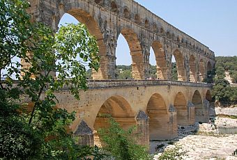 Akwedukt Pont-du-Gard