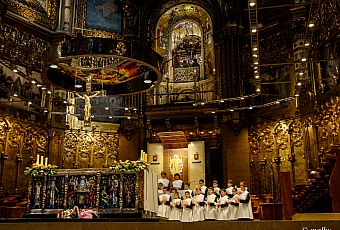 Wnętrze klasztoru podczas wykonywania hymnu Montserrat
