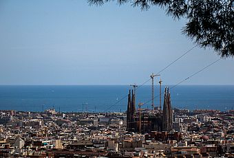 Panorama na miasto i katedrę Sagrada Familia