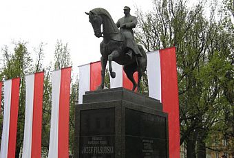 pl. Litewski - Pomnik J. Piłsudskiego