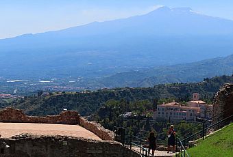 Widok na Etnę z Taorminy
