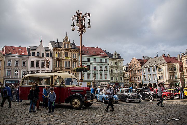 Liberec - Pokaz starych samochodów na Rynku