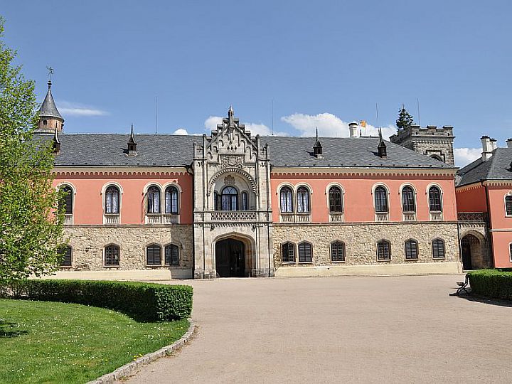 Zamek Sychrov