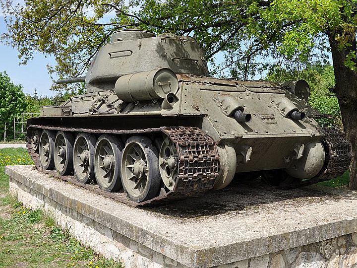 Pomnik na Przełęczy Dargowskiej