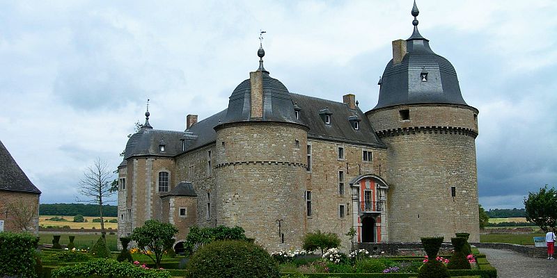 Zamek w Lavaux-Sainte-Anne