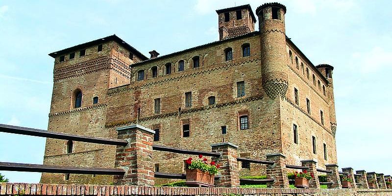 Zamek w Grinzane Cavour - panorama