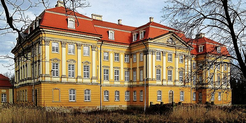 Pałac w Radomierzycach - panorama
