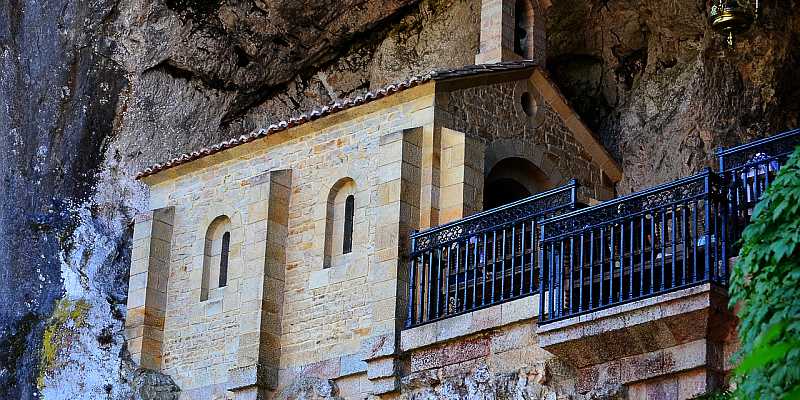Covadonga - Grota skalna