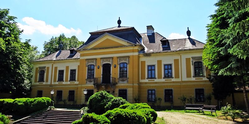 Pałac de la Motte w Noszvaj