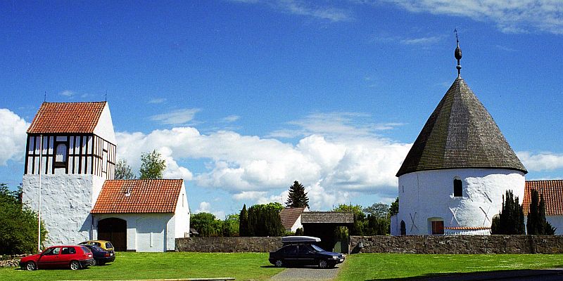 Kościół rotundowy w Nyker - panorama