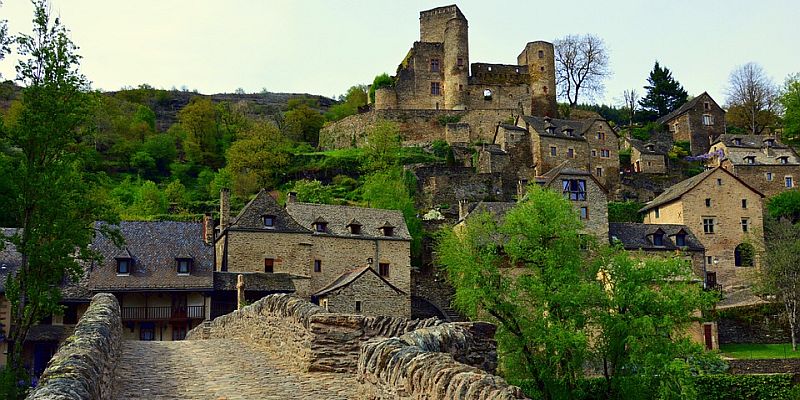 Zamek w Belcastel - panorama