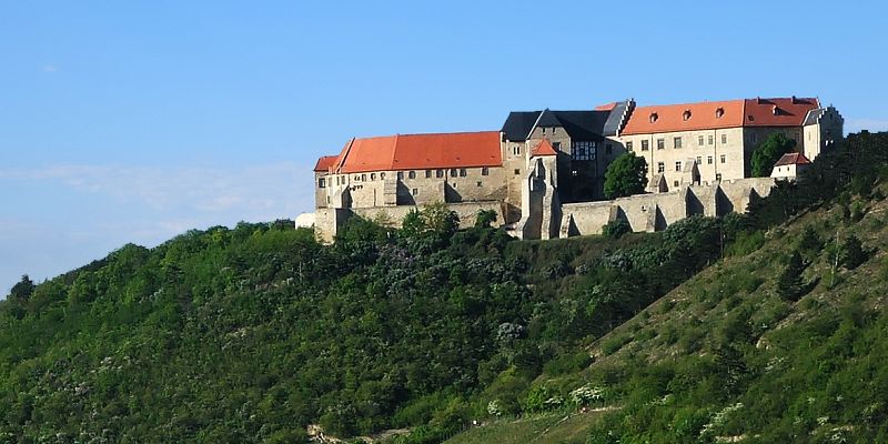 Zamek Neuenburg - panorama