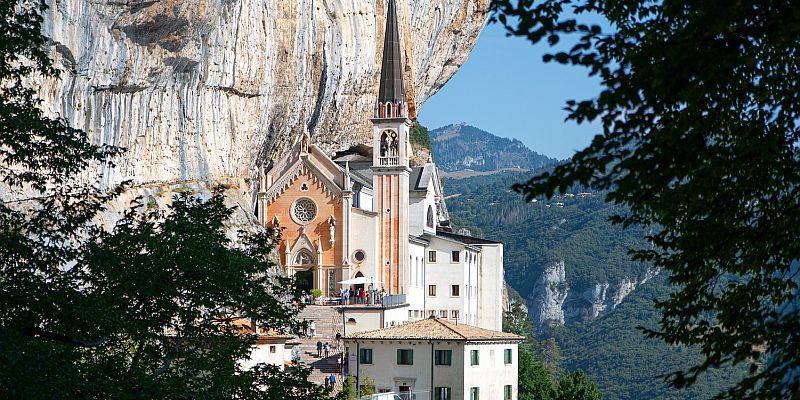Sanktuarium Madonna della Corona