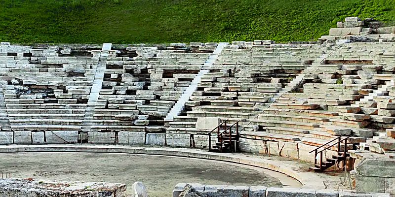 Teatr w Larisie