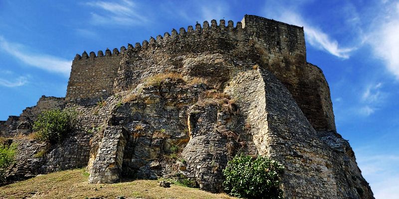 Zamek w Surami