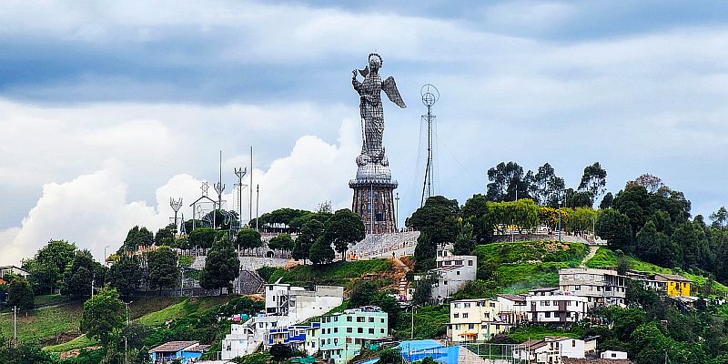 Quito - Statua Najświętszej Maryi Panny z Quito