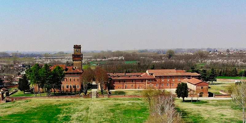 Zamek w Chignolo Po - panorama