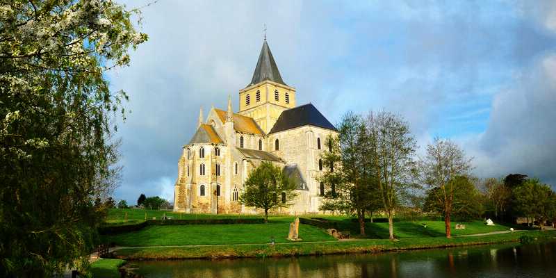 Opactwo w Cerisy-la-Forêt - panorama