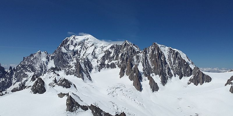 Na jaką wysokość wznosi się najwyższy szczyt Alp, Mont Blanc?